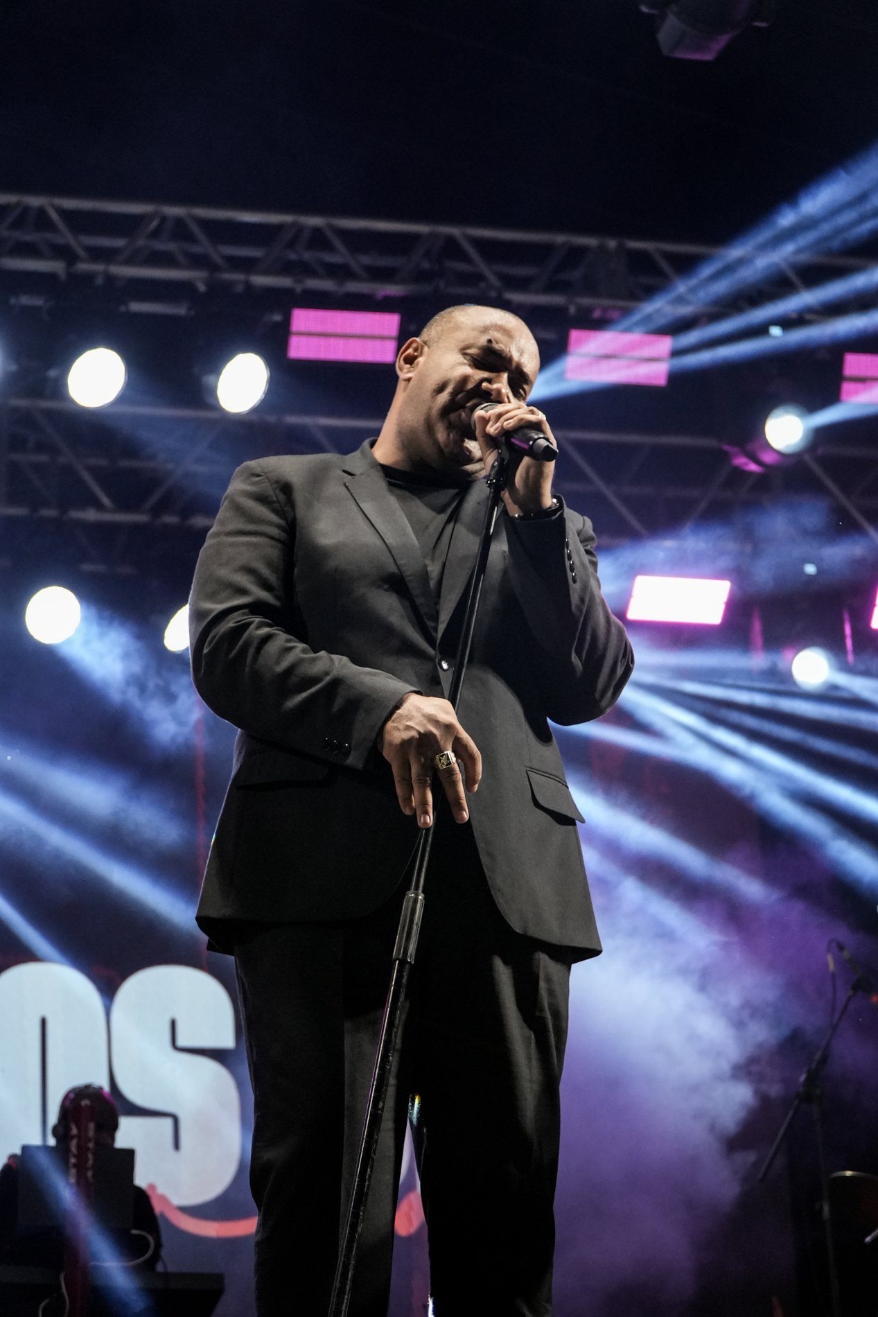 Gerson Rufino cantando ao vivo